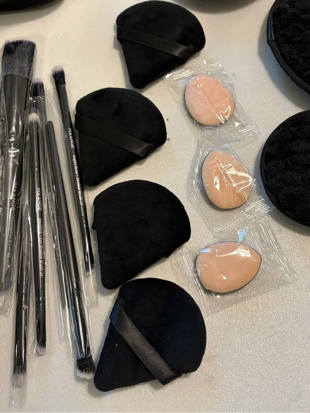 MAANGE 49 Pc Makeup Brush Set w/Bag, Sponges, Powder Puffs & Brush Cleaner Black